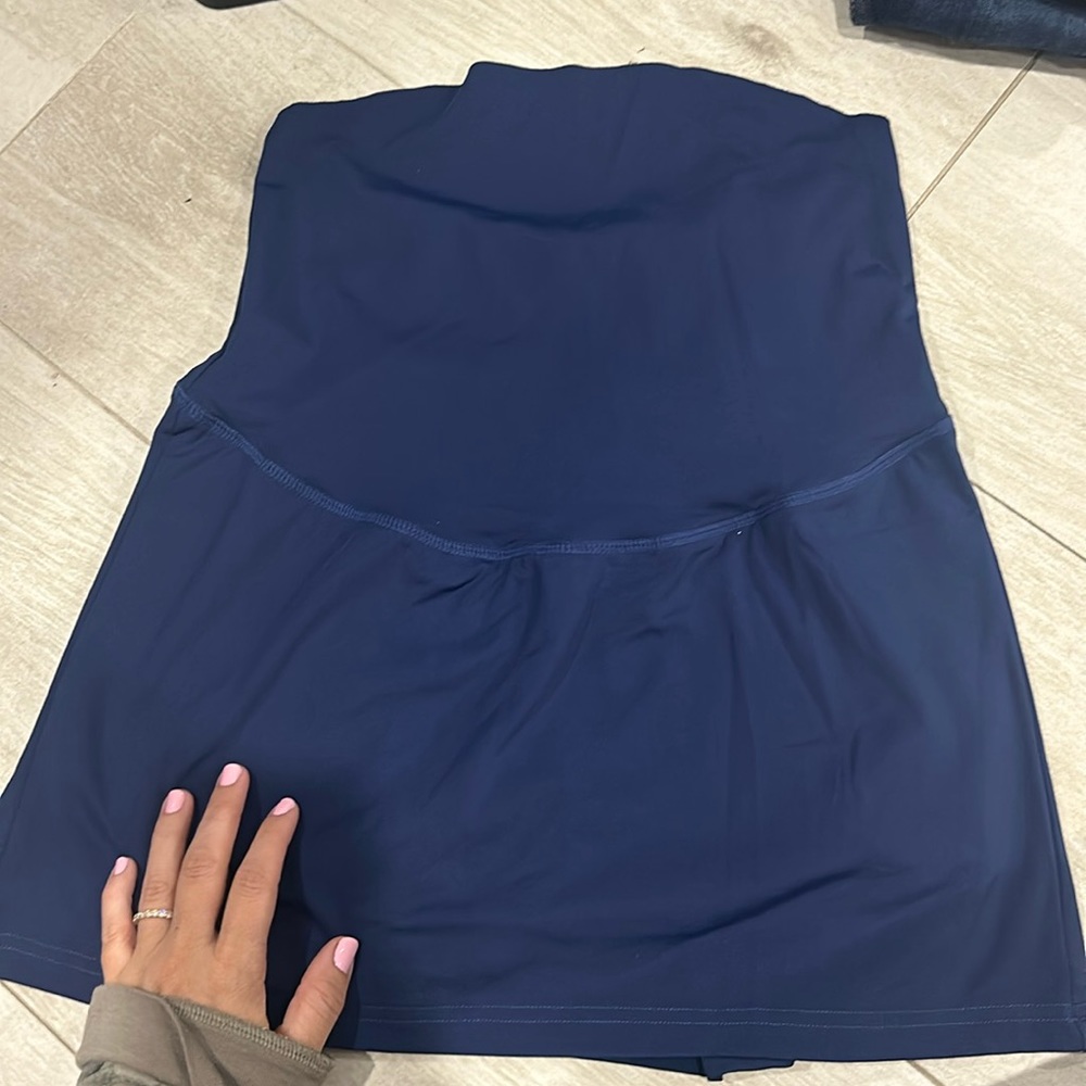 Maternity tennis skirt with elastic band